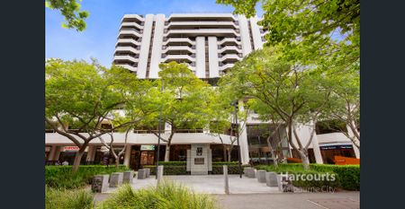 Superb & Sizeable apartment on St Kilda Road! - Photo 2