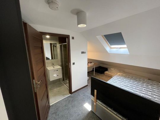 5 bedroom end of terrace house to rent - Photo 1