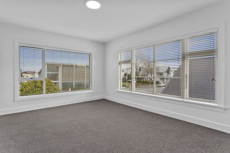 Fully Renovated 4 Bedroom in Heart of Merivale - Photo 4