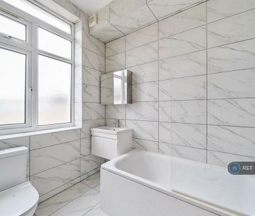 2 bedroom penthouse to rent - Photo 4