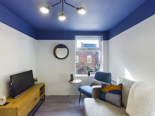 1 bedroom in a house share to rent - Photo 1