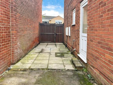 3 bedroom detached house to rent - Photo 4