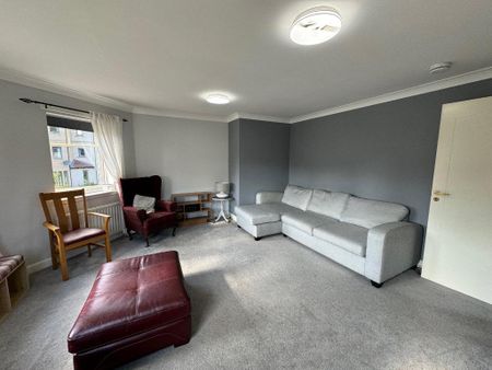 3 bedroom flat to rent - Photo 3