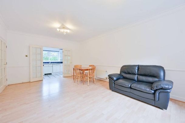 2 bedroom flat to rent - Photo 1