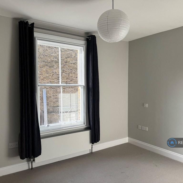 3 bedroom flat to rent - Photo 1