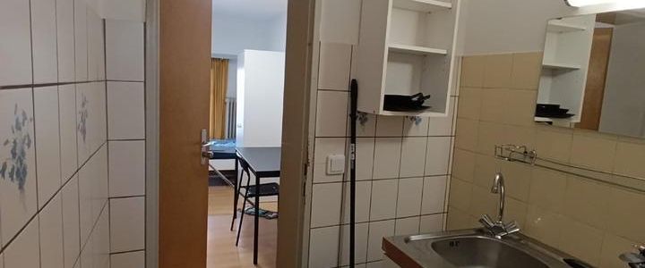 Möblierte 1 Zimmer Wohnung mit Bad und Küche in 60488 Frankfurt - Photo 1