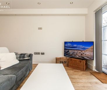 4 bedroom terraced house to rent - Photo 2