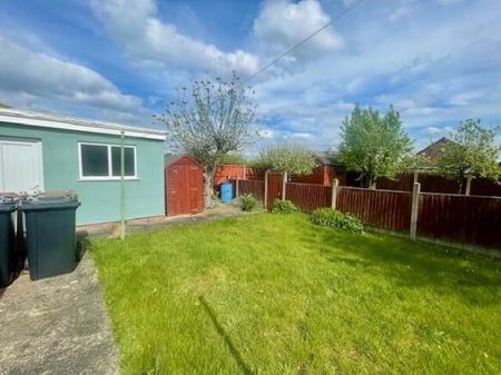 3 bedroom bungalow to rent - Photo 3