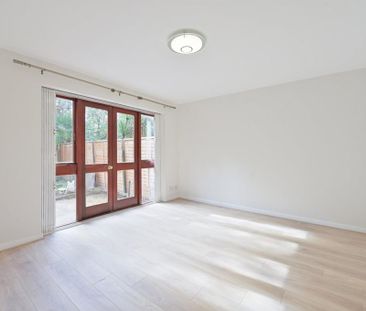 4 bedroom mews to rent - Photo 3