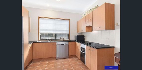 STROLL TO CAFES, RESTAURANTS OR POPULAR BEACH - Photo 2