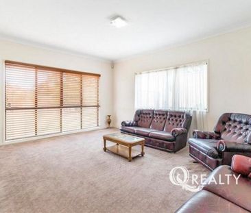 🏡Large Family Home With Pool In Stretton School Catchment And New C... - Photo 2