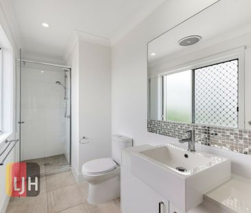 SPACIOUS & MODERN TOWNHOUSE WITH DUCTED AIR + MORE!! - Photo 5