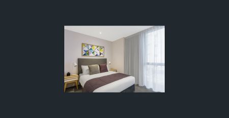 SPACIOUS LIGHT AND AIRY 1 BEDROOM APARTMENT - FULLY FURNISHED "AVINI BROADBEACH" - Photo 2