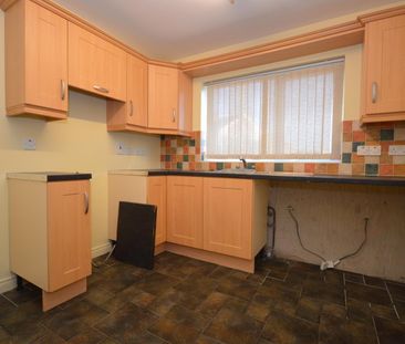 5 Bed Semi-detached House - Photo 5