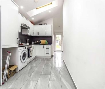 Overbury Crescent, New Addington, Croydon, CR0 - Photo 4