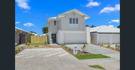 STOP SCROLLING! - LOOK AT THE SIZE OF THIS YARD! - Photo 5
