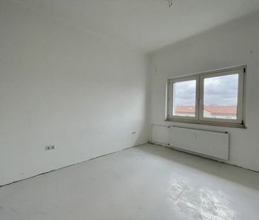 Geräumige 2,5-Zi.-Wohnung mit Balkon! - Foto 1