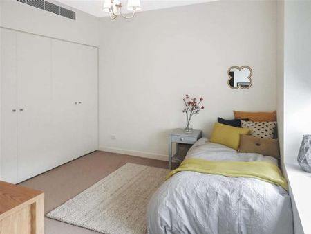 Modern 2-Bedroom Apartment in the Heart of Putney Hill - Photo 4