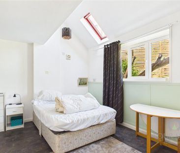 2 bedroom semi-detached house to rent - Photo 4