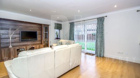 Spacious 2-Bed, 2-Bath Ground Floor Flat with Garden Access & Parking – Christchurch Avenue N12 0DE - Photo 4