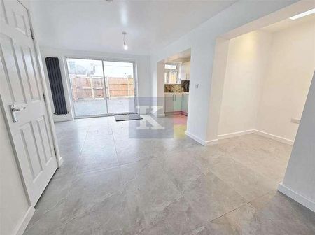 Marshall Drive, Hayes, UB4 - Photo 4