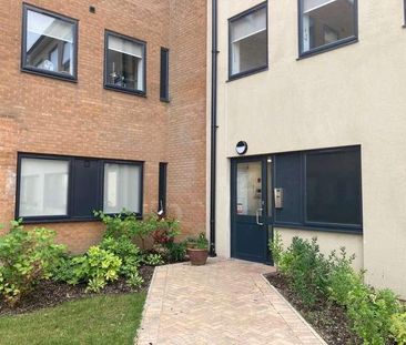 Crown House, OX16 - Photo 6