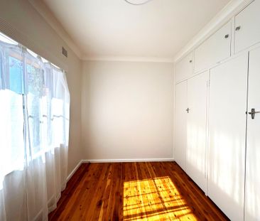 SOUTH TAMWORTH - Renovated 3 Bedroom Home - Photo 4