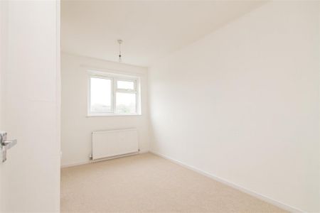 3 bed Apartment To Let - Photo 5