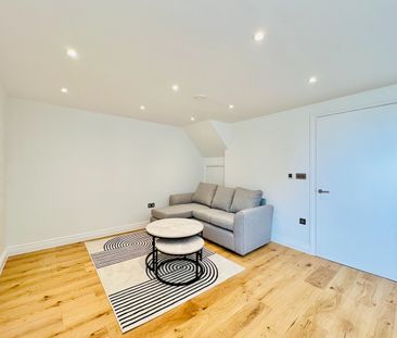 2 Bed Flat, Grove Park Road, W4 - Photo 1