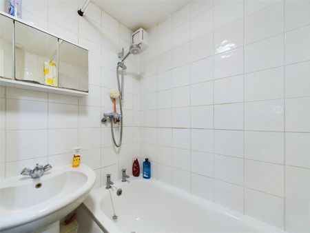 1 bedroom Maisonette in Alyson Court, Maidenhead - Photo 3