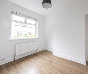 10 Strandburn Parade, Belfast, BT4 1LZ - Photo 1