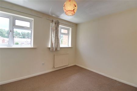 Albert Road, Bagshot, Surrey, GU19 - Photo 3