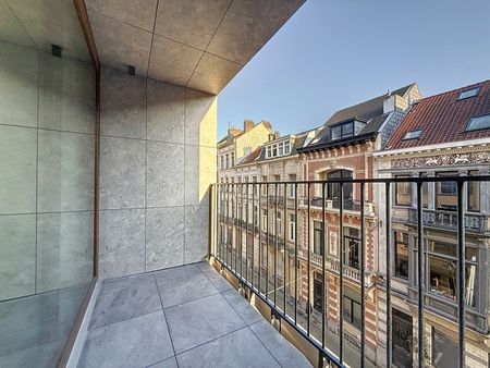 Appartement te huur in Ixelles - Photo 2