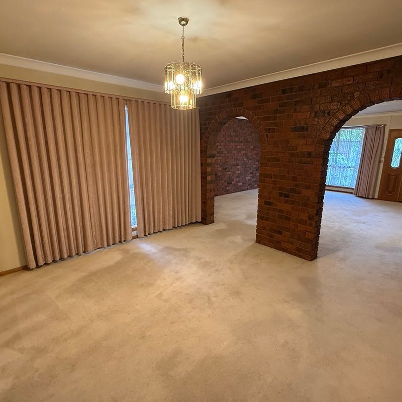 Comfortable Family Living in a Quiet Location - Photo 1