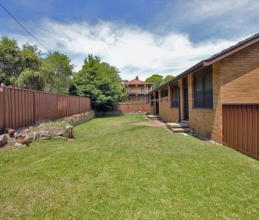 Tidy Three Bedroom Home - Photo 5