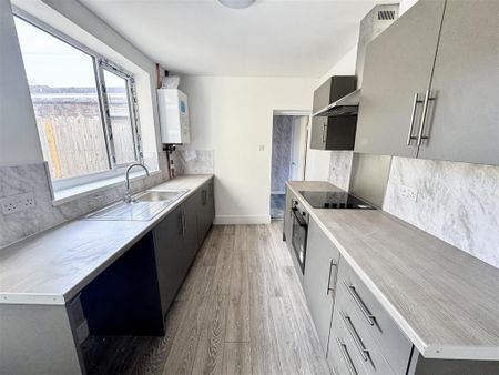 3 bedroom terraced house to rent - Photo 2