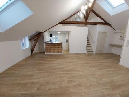 Location Appartement 3 pièces 71m² FLEURY LES AUBRAIS 45400 - Photo 2