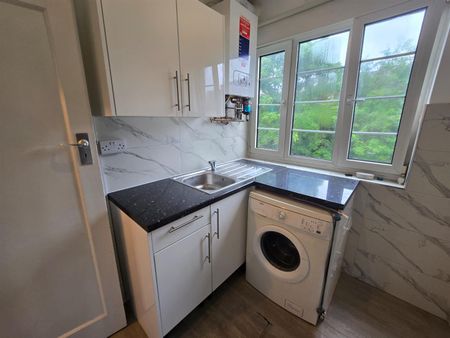 Village Way, Beckenham BR3, London - Photo 3
