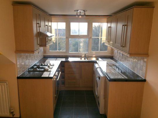 1 Bed Flat, Dunheved Road North, CR7 - Photo 1