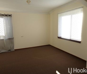 Three Mega Bedrooms! - Photo 4