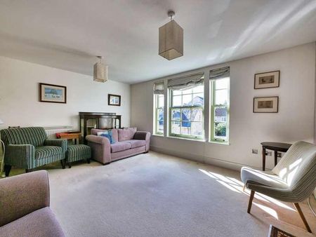 Bingham Close, Cirencester, GL7 - Photo 2