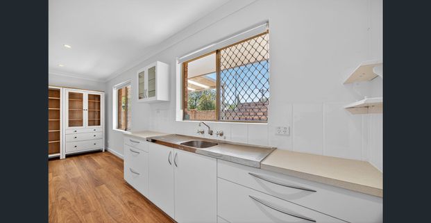 Stunning Three Bedroom Home in the Heart of Churchlands - Photo 1