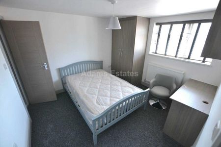 3 bedroom flat to rent - Photo 4