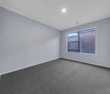 43 Dandelion Crescent, Rockbank - Photo 3