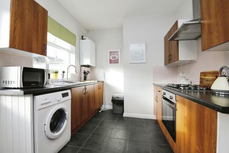 3 bedroom terraced house to rent - Photo 4