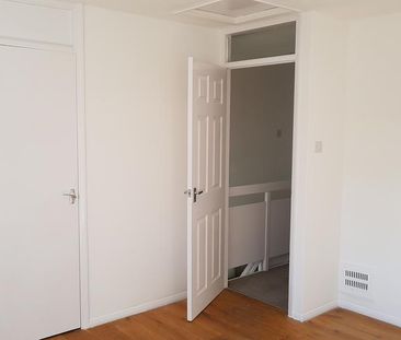 2 bedroom semi-detached house to rent - Photo 2