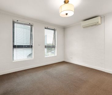 Superbly positioned in the city fringe (SPACIOUS VERSATILE RESIDENCE ) - Photo 6
