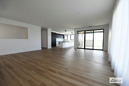 Stylishly built and presented 4 bedroom family home with study and three bathrooms - Photo 2