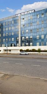 London Road, Lowfield Heath - Photo 3