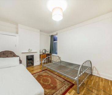 3 bedroom flat to rent - Photo 3